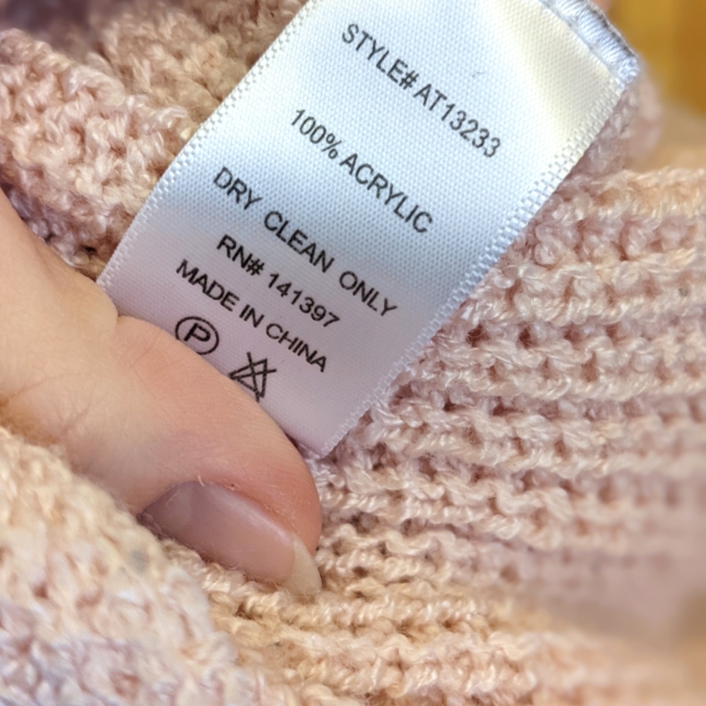SOLD! βASTR Pink Knit Off The Shoulder Slouchy V Neck Sweater Size M - Picture 3 of 3